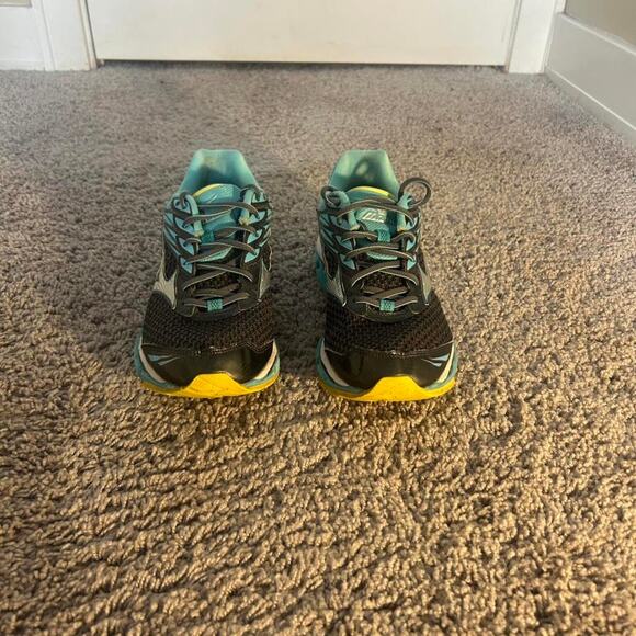 Blue and yellow mizuno - Picture 2 of 8